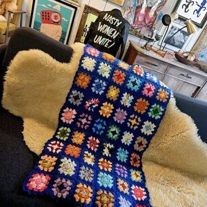 VINTAGE 1970s Handmade Multicolor Crochet Granny small Square Throw Blanket
